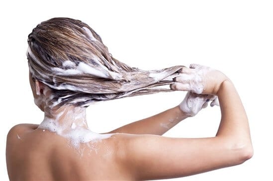 Estos son los principales errores que cometemos al cuidar y lavar el cabello